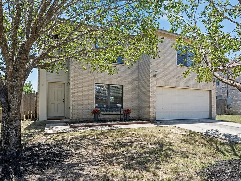1814 Grassland Dr — Photo 3