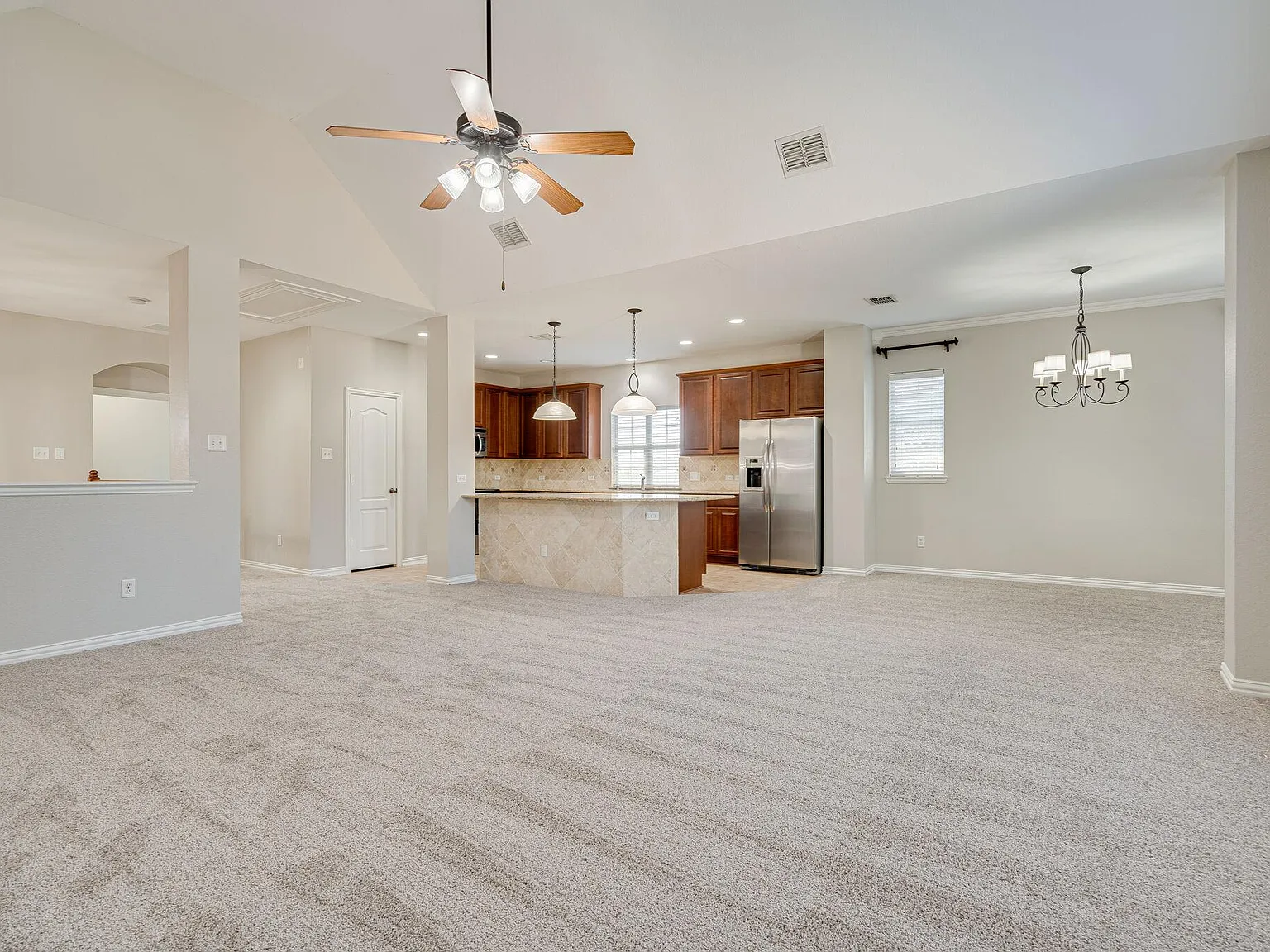 4 bed, 2160 sqft, $2,800 — Photo 4