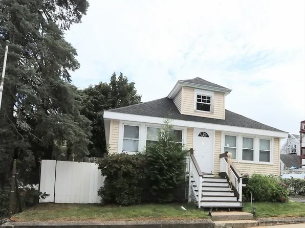 7 Goodrich Ct, Milford, MA 01757