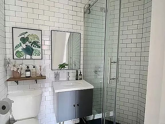 5th image of 1076 Dean St APT 5