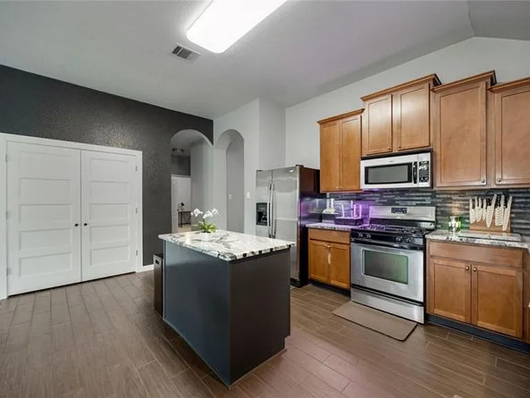 4325 Rolling Water Dr — Photo 10