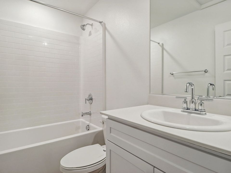 SCA_The-Knoll_2532_Divine-4.0_Bathroom-224-Aurora_Lane.jpg