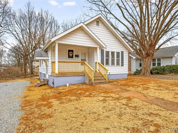 207 4th St, Farmington, MO 63640