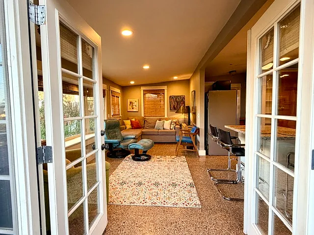 2409 Vancouver Ave — Photo 10