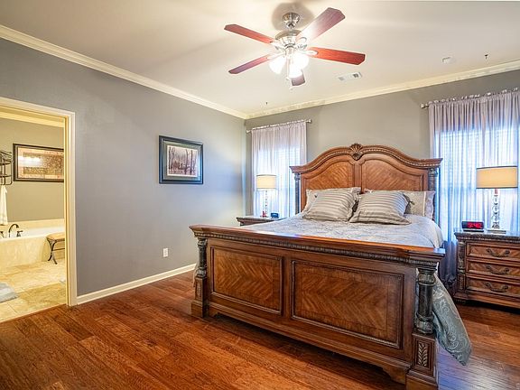 5th image of 3205 S Crescent Dr