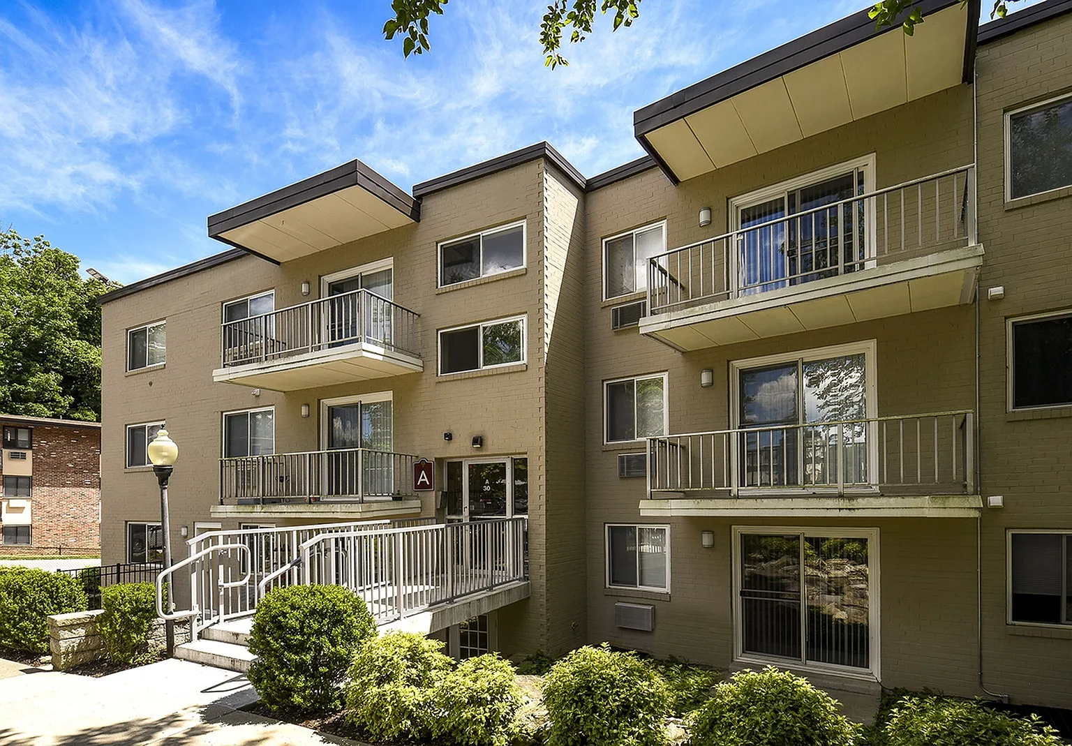 Gayley Park Apartments — Photo 3
