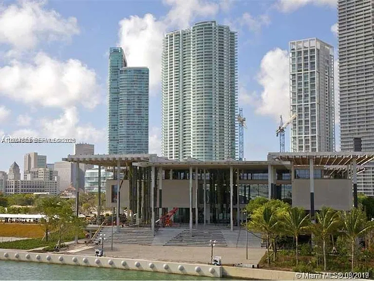 1060 Brickell Ave #1409 — Photo 17