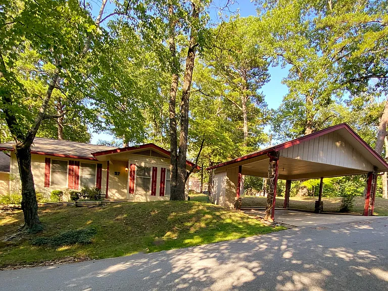 57 Nantucket Dr — Photo 1