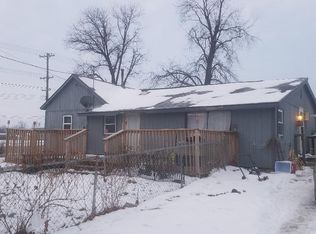 801 W 3rd St, Vinton, IA 52349