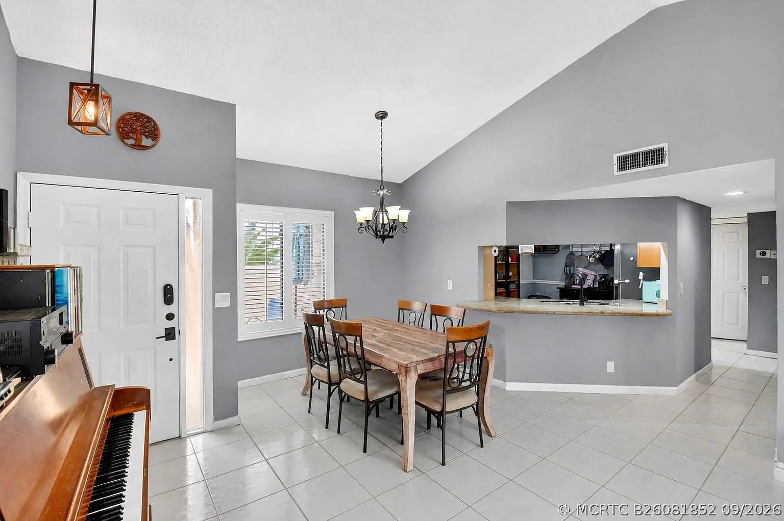 2 bed, 2.0 bath, 996 sqft, $2,500 — Photo 2