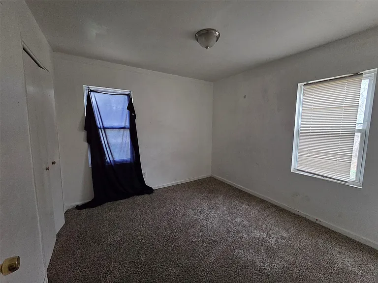24511 Florence St — Photo 6