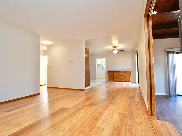 1358 Henderson Ln — Photo 13