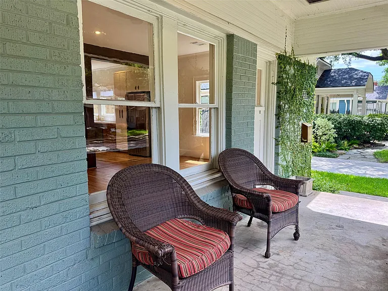 916 W Melwood St — Photo 2