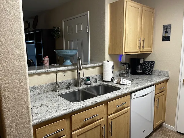 Seven Hills Dr — Photo 7