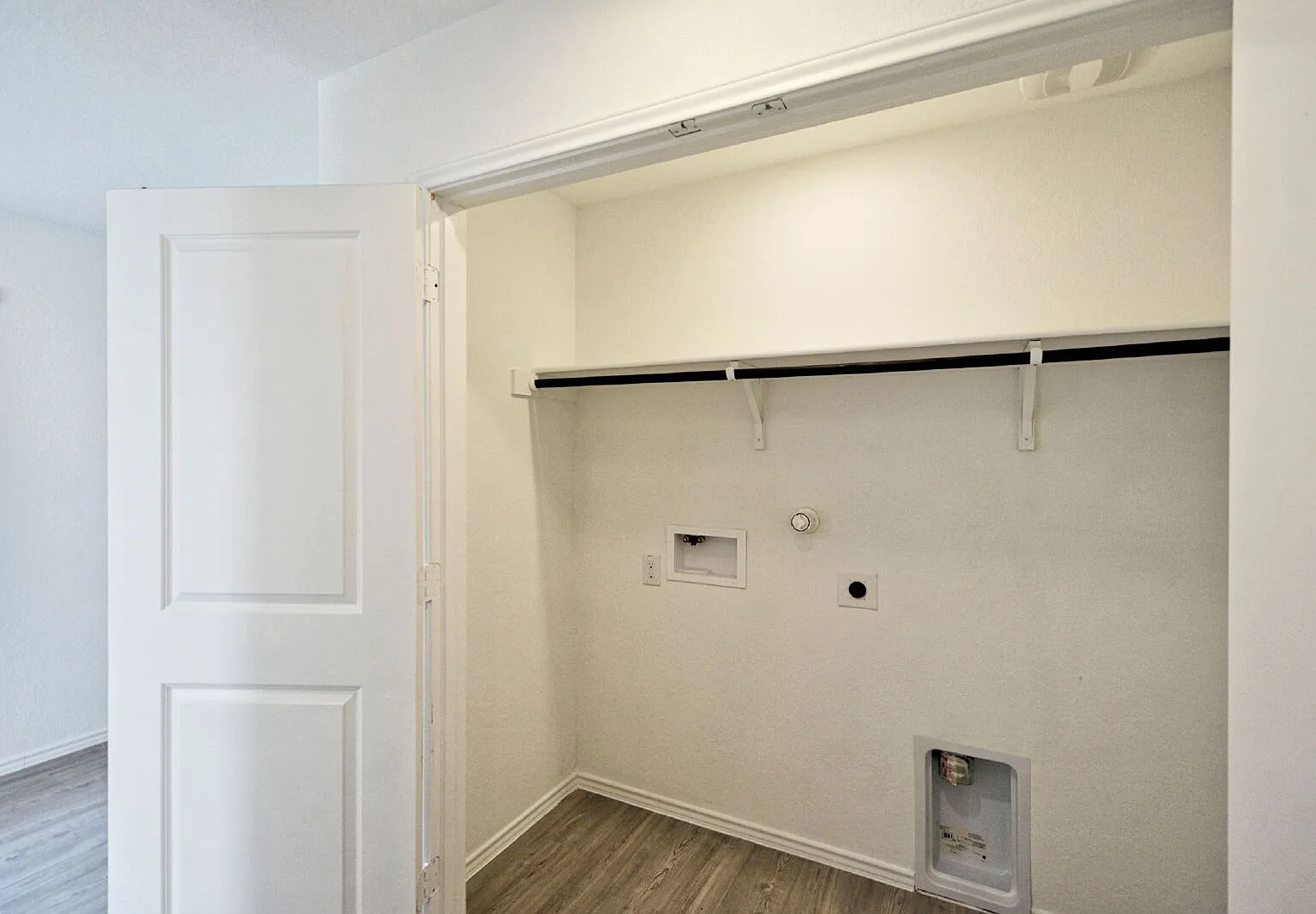 4 bed, 2.0 bath, 1627 sqft, $1,565 — Photo 3