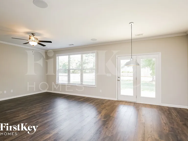 122 Candler Park Dr — Photo 5