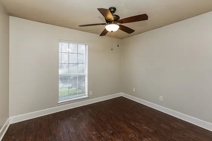 2038 Red Oak Dr — Photo 7