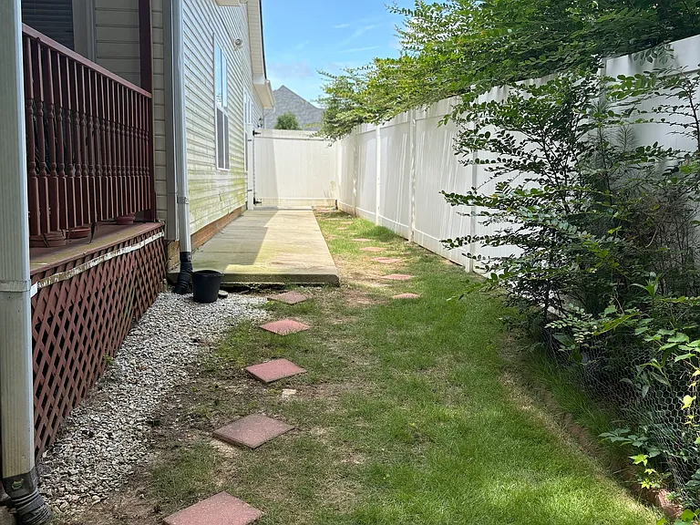 403 Saint Dunstans Ct — Photo 34