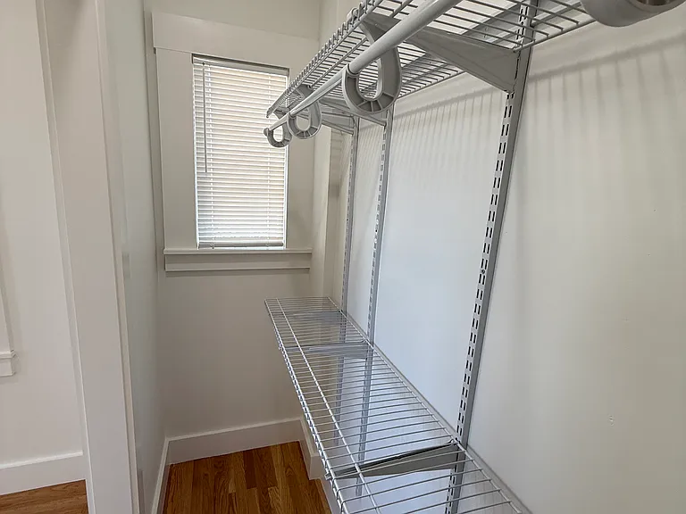 878 E 28th St #9 — Photo 6