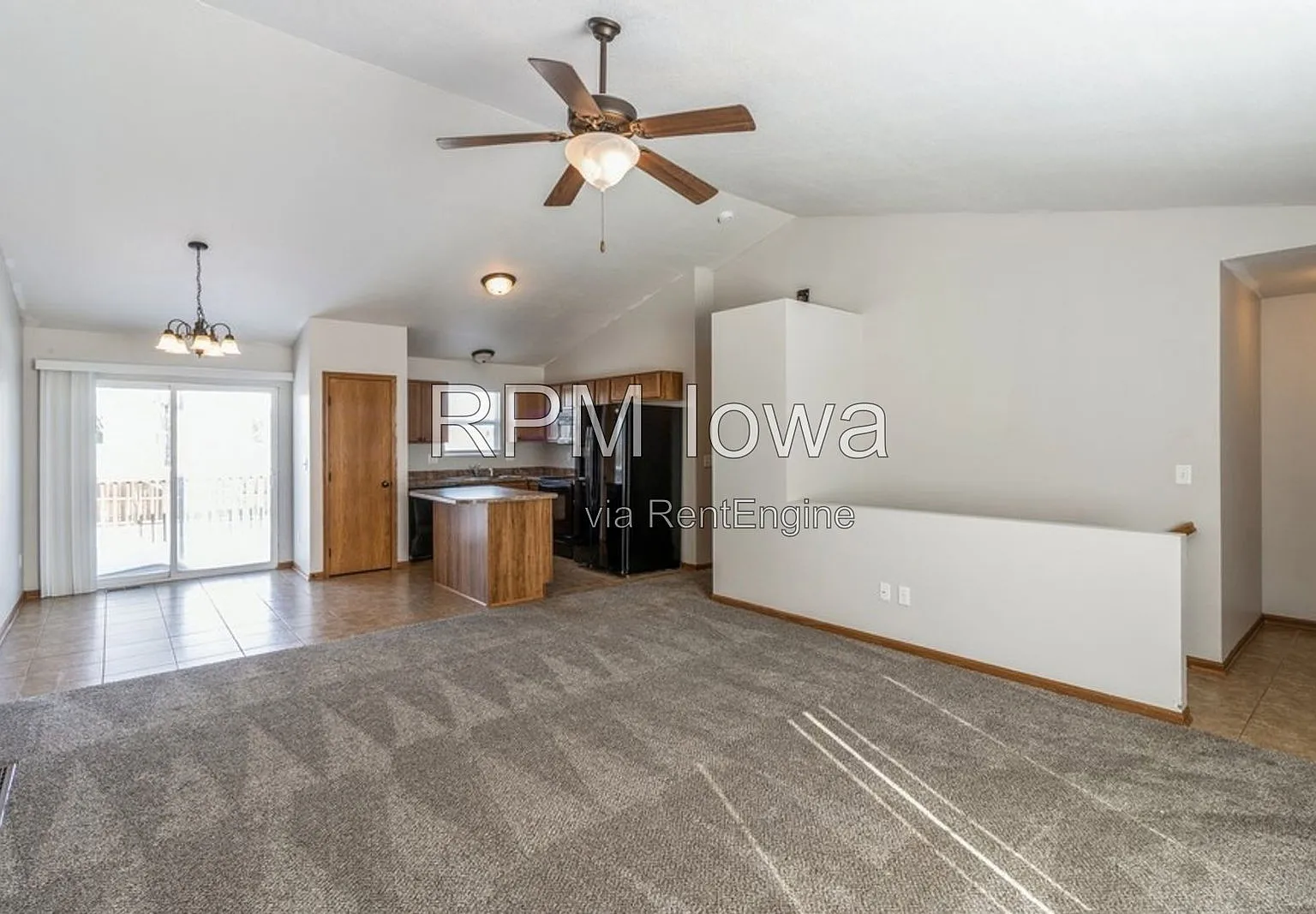 4 bed, 3.0 bath, 1988 sqft, $2,395 — Photo 2