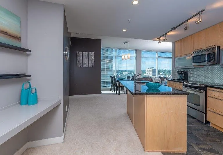 215 13th Ave SW #1305 — Photo 5