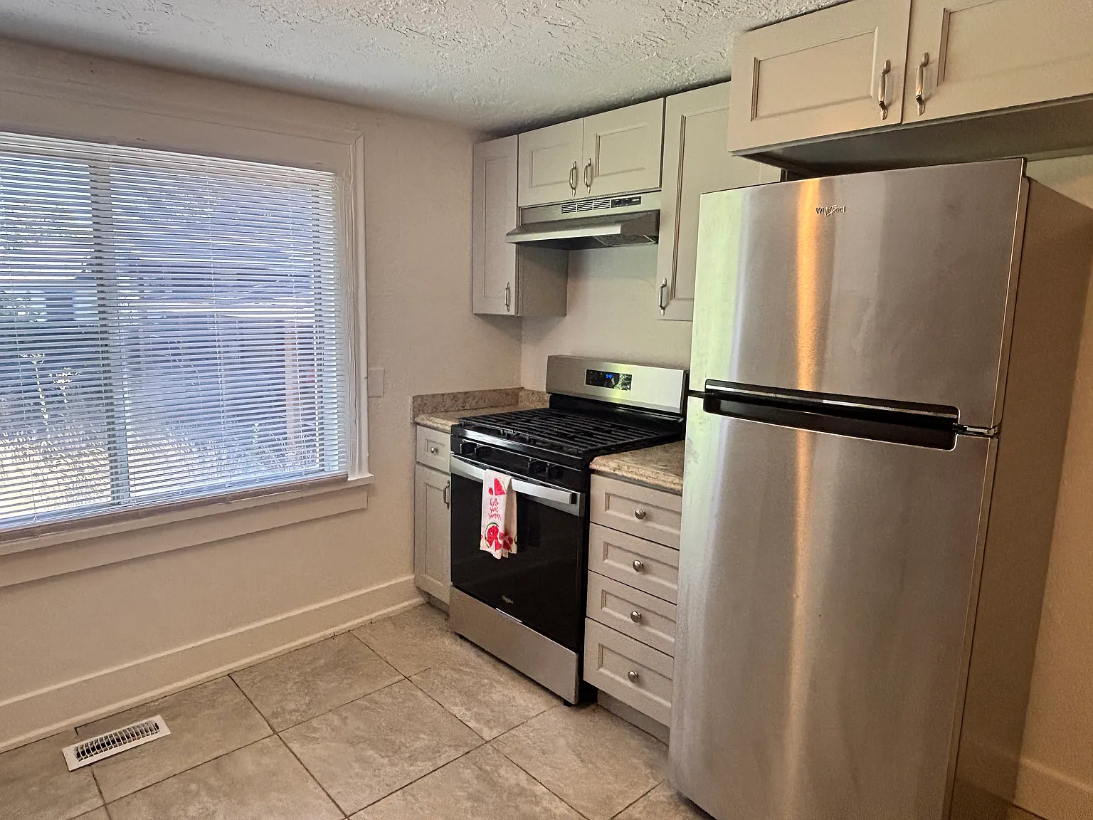 3 bed, 1560 sqft, $1,650 — Photo 2