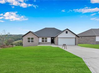 207 Tonya Loop, Huntsville, AR 72740