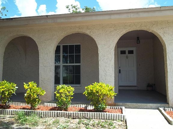 2nd image of 880 Loretta Dr