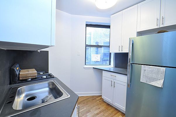 1st image of 414 W 49th St APT 4B