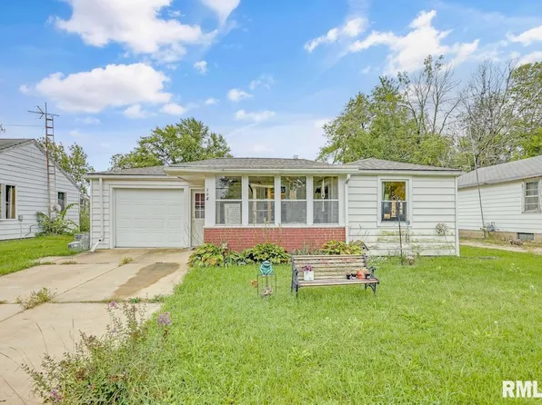 304 E 3rd St, Delavan, IL 61734