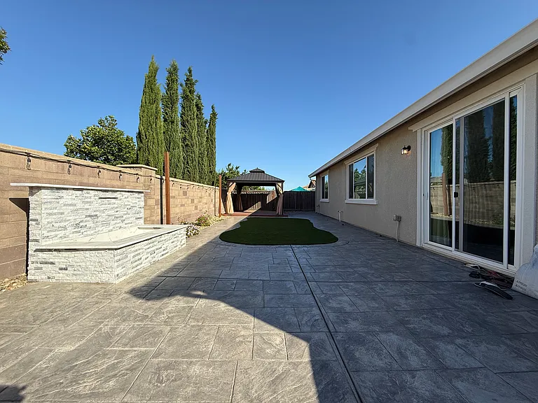 672 Chimes St — Photo 14