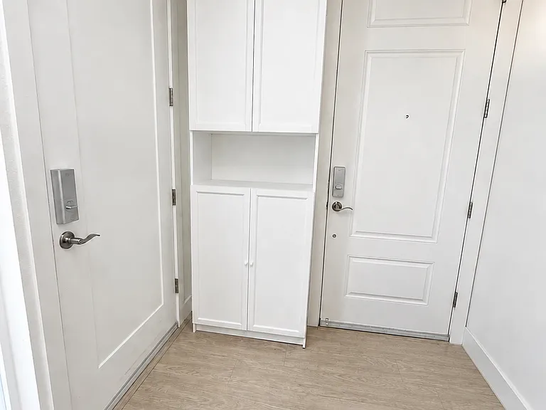 411 Toyama Dr — Photo 2