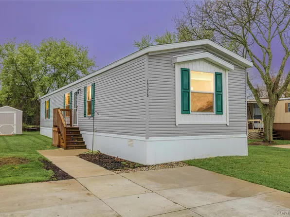 15378 Cartier Dr, Clinton Township, MI 48038