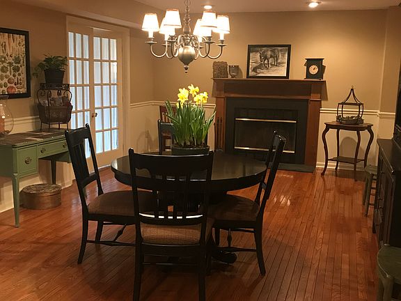 Kitchen gathering room