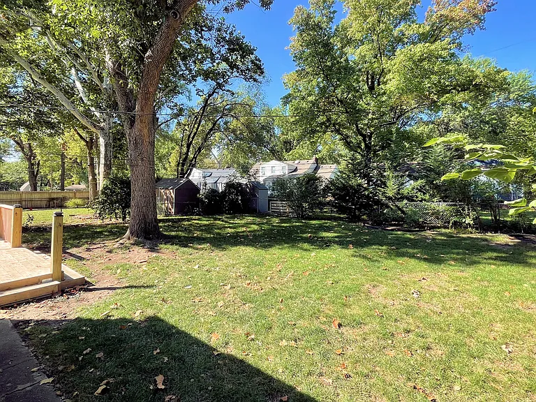 7318 Rosewood St — Photo 37