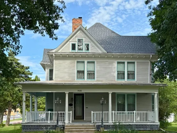 908 N Rutherford St, Macon, MO 63552