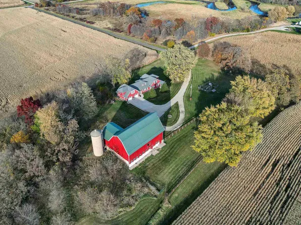 1525 Kaare Road, Cambridge, WI 53523