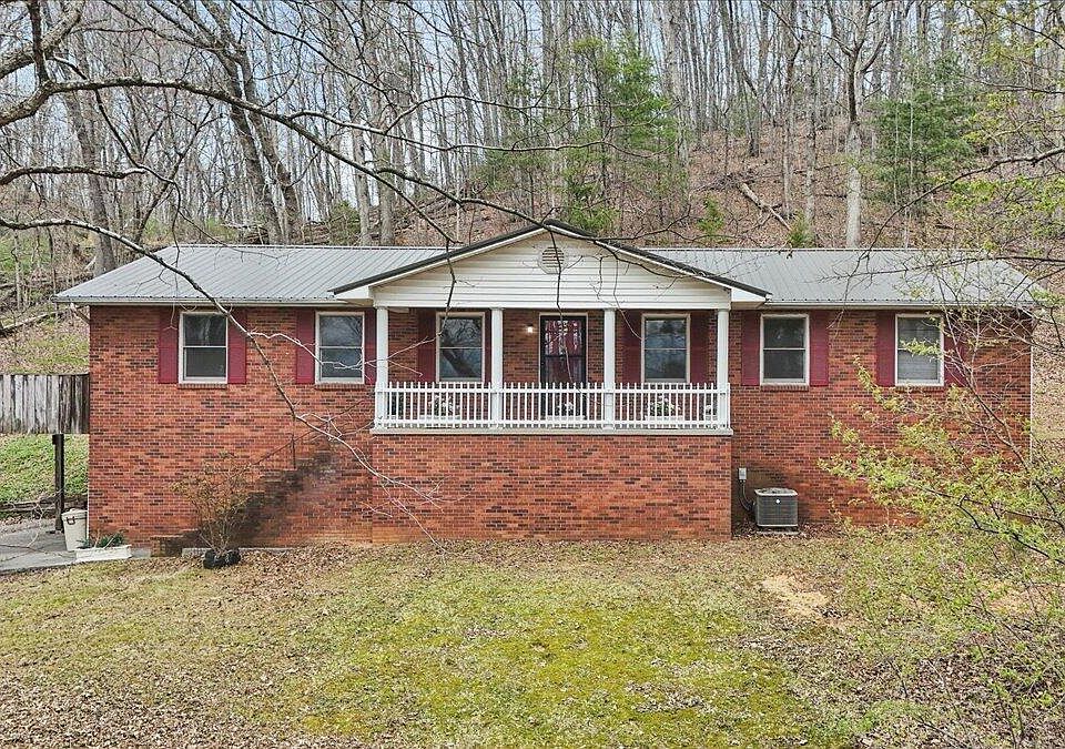 1st image of 216 Fitzsimmons Hill Rd