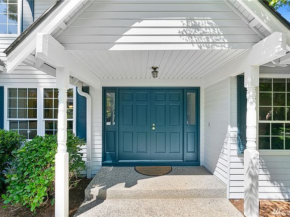 French doors at entry offer welcome and easy move-in.