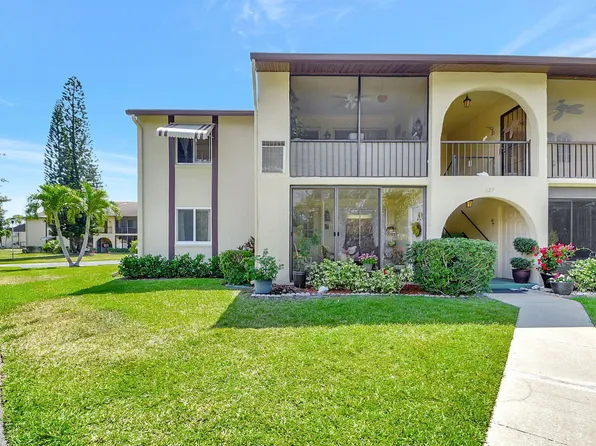 327 Pine Ridge Circle #C-1, Greenacres, FL 33463