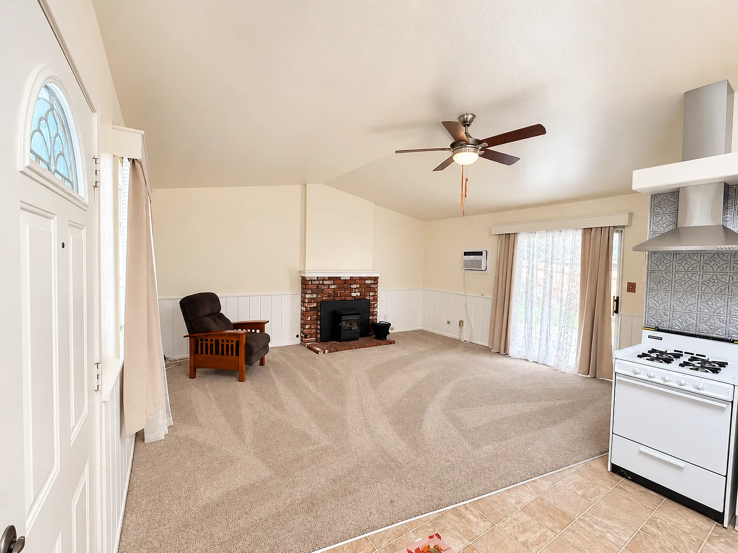 2 bed, 742 sqft, $2,800 — Photo 3