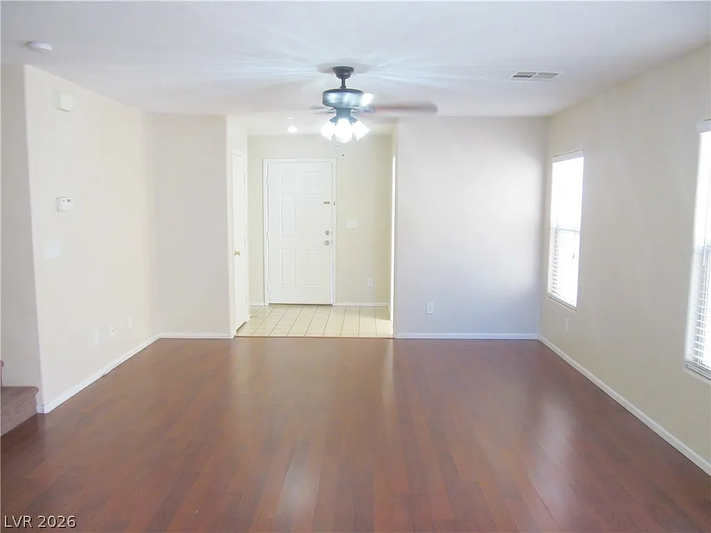 3 bed, 2.5 bath, 1301 sqft, $1,800 — Photo 4
