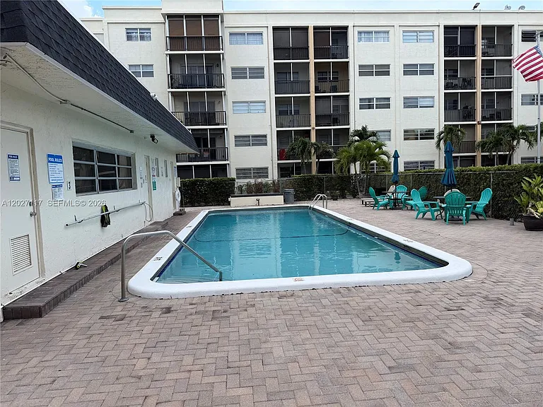 220 SW 9th Ave #219 — Photo 2