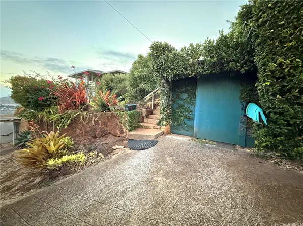 1734 Iwi Way, Honolulu, HI 96816