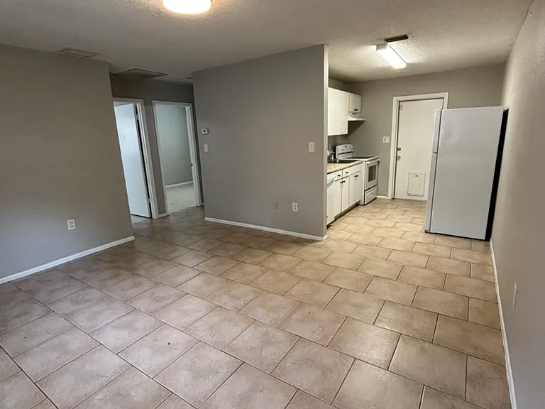 10117 N Aster Ave — Photo 3