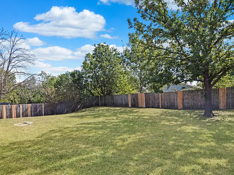 203 Bronc Dr — Photo 25
