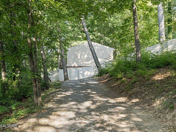 2nd image of 109 Dahlia Dr