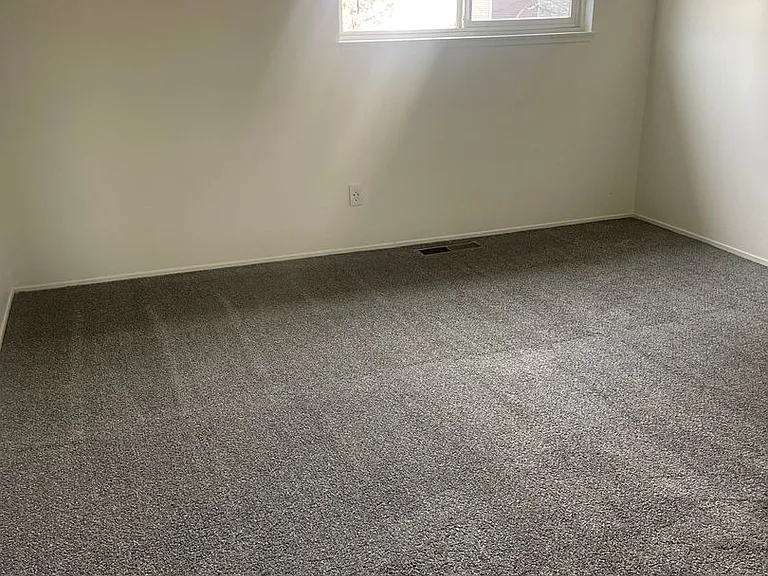 1112 Bradley Sq — Photo 11