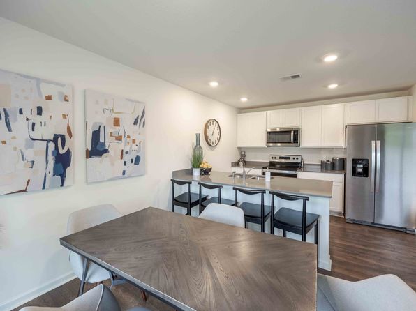 203 Mickelson Pl #206