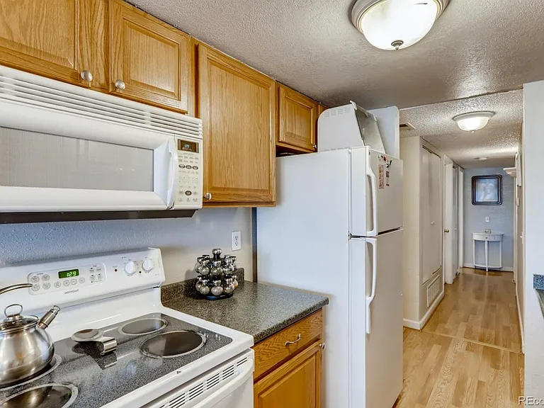 6420 S Dayton St #J2 — Photo 3
